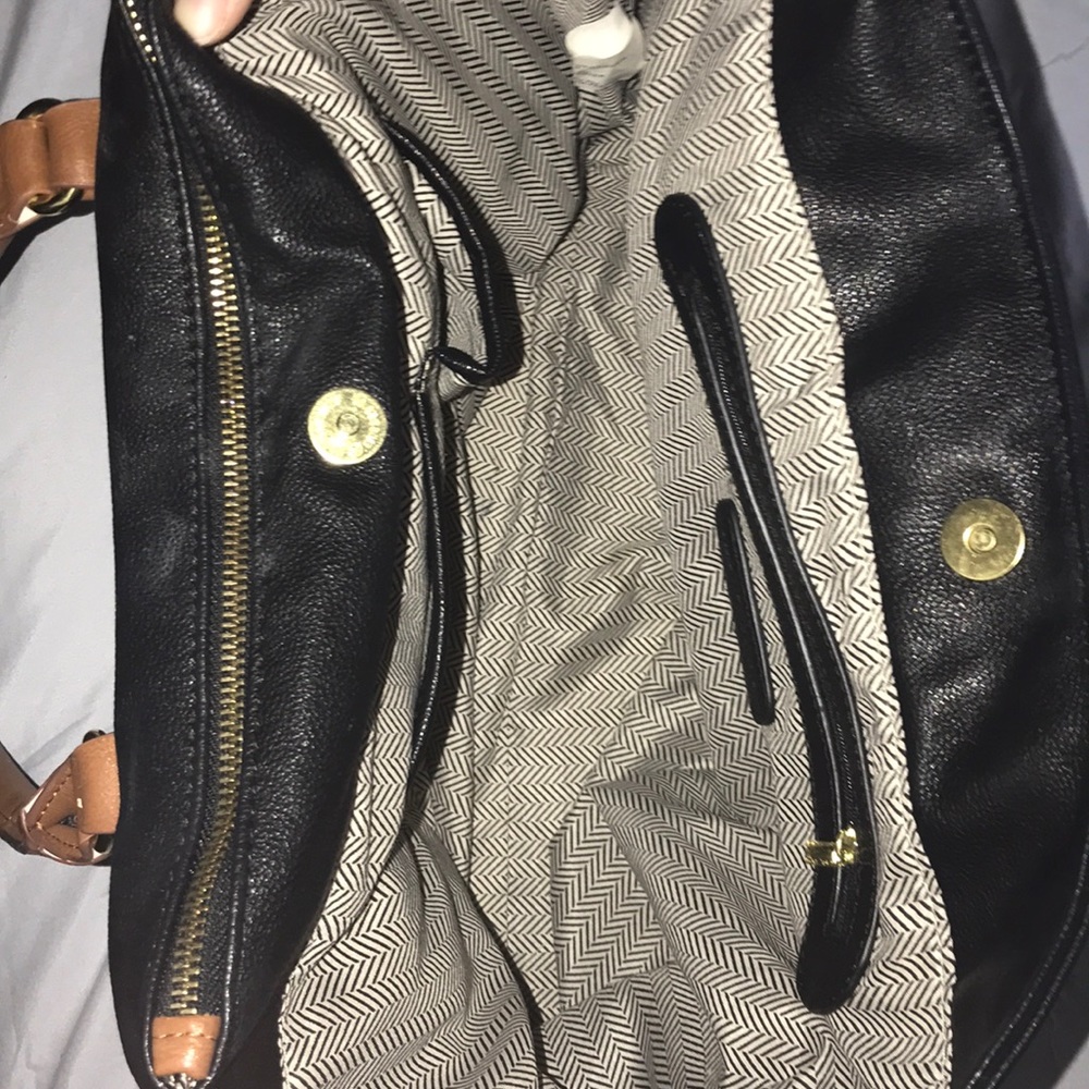 Mid-size purse! - Picture 3 of 3